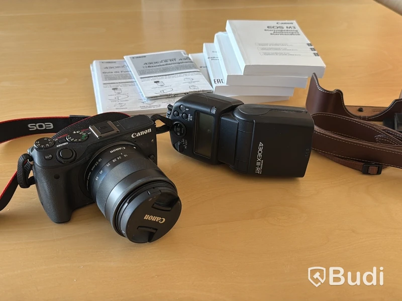 Kamera, Canon EOS M3, med Canon 18-55 mm objektiv och blixt