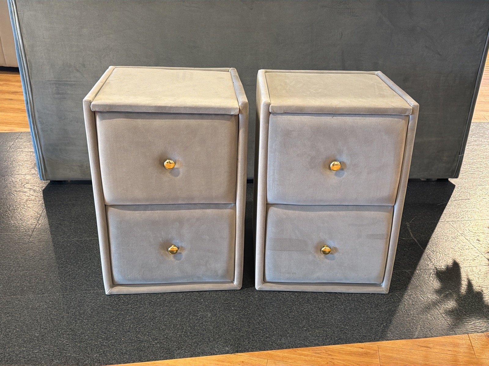 2 st sängbord, rosa sammet