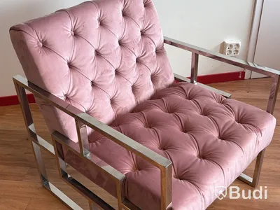 Fåtölj i rosa sammet