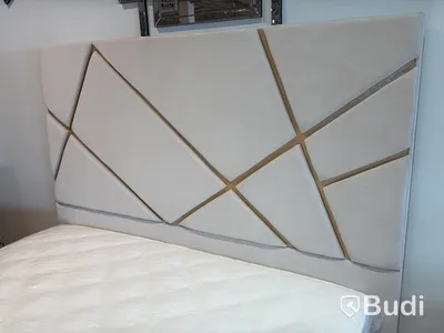 Säng med sänggavlar i beige sammet, 180x200 cm