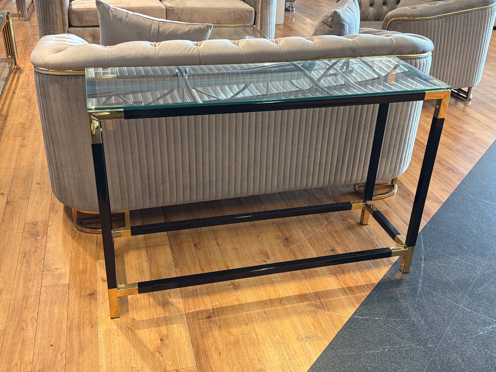 Sidobord i svart/ guld