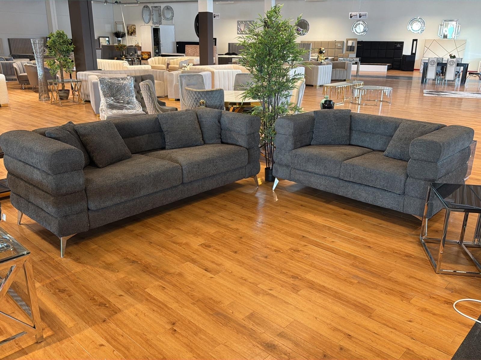 2 st soffor - 2 och 3 sits, grå