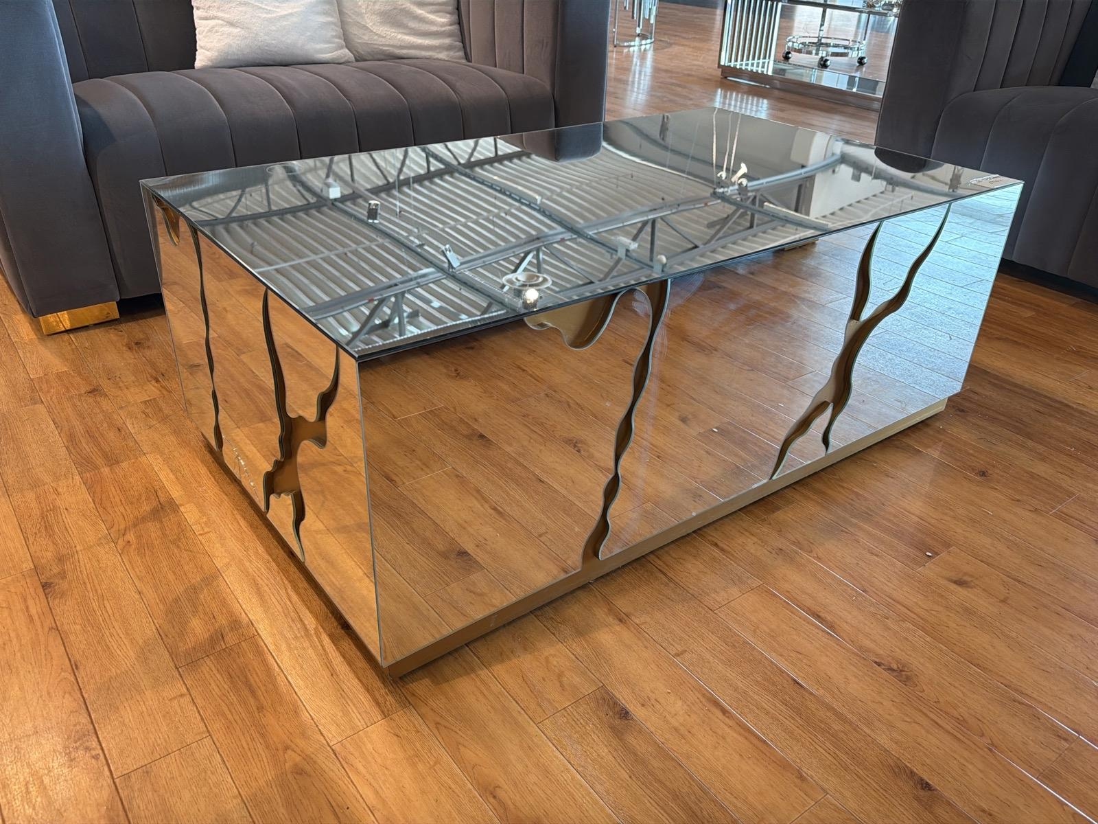 Soffbord i spegelglas