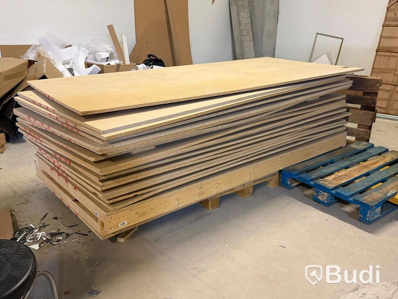 Skivmaterial, ca 40 st samt ca 20 st reglar