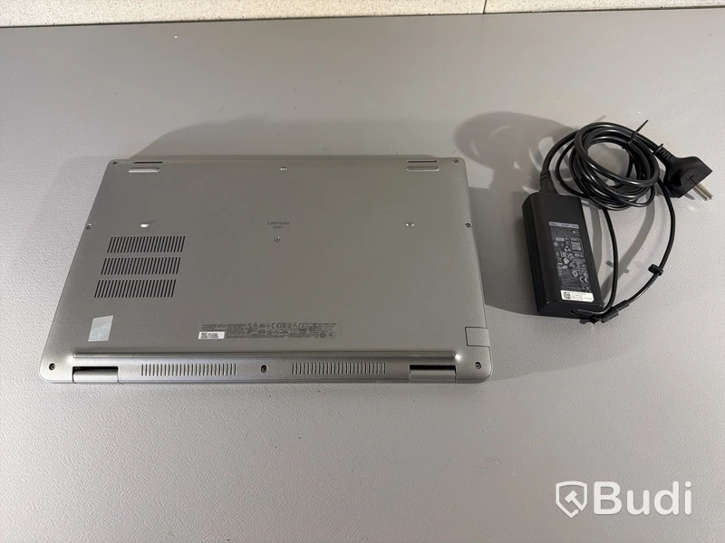 Bärbar dator Dell Modell: Latitude 5550 RAM: 16GB = 2x8 GB DDR5  Operativsystem: Windows Laddare medföljer: Ja Lagring: 512GB SSD