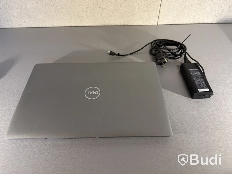 Bärbar dator Dell Modell: Latitude 5550 RAM: 16GB = 2x8 GB DDR5  Operativsystem: Windows Laddare medföljer: Ja Lagring: 512GB SSD