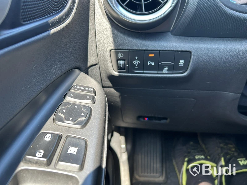 Passenger car Hyundai Kona Electric - 2023 | Electric