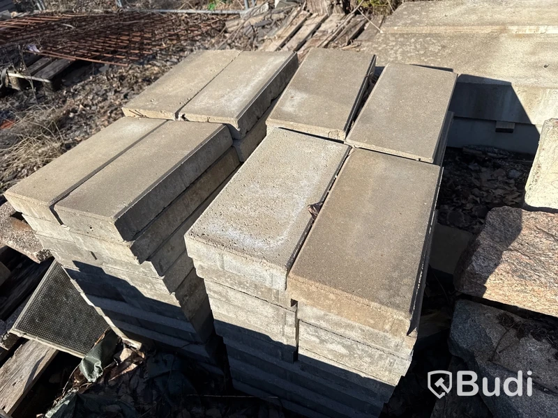 Parti med Marksten, Betongsten