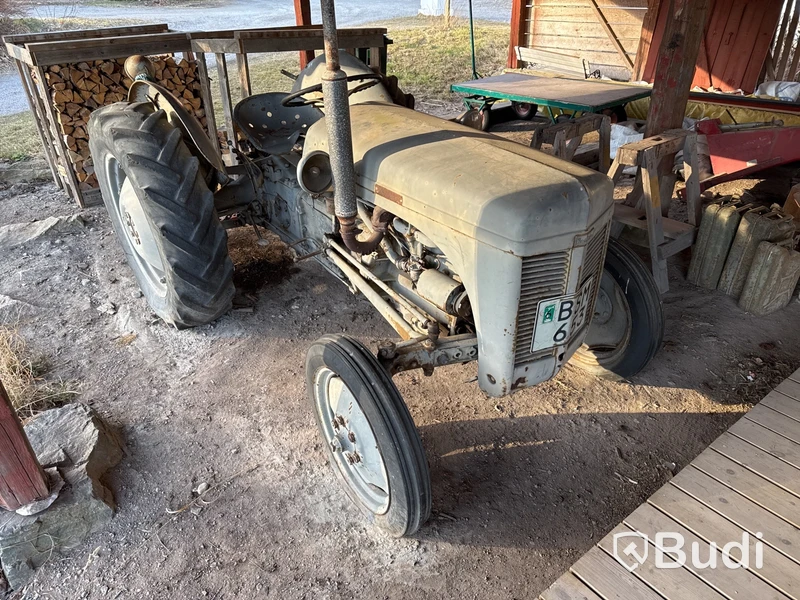 Veterantraktor Ferguson Grålle TE A 20  -1952 | reparationsobjekt