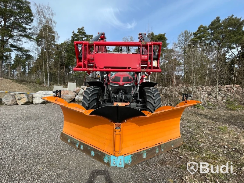 Traktor Massey Ferguson -2023 | Mf 5s.125 | Vikplog & Sandspridare