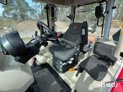 Traktor Massey Ferguson -2023 | Mf 5s.125 | Vikplog & Sandspridare