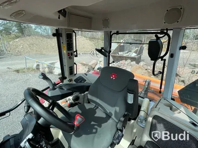 Traktor Massey Ferguson -2023 | Mf 5s.125 | Vikplog & Sandspridare