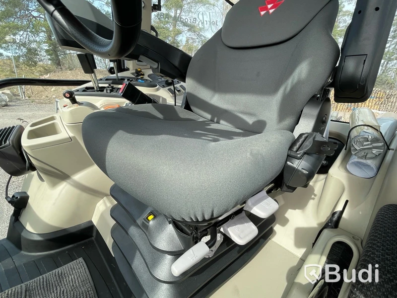 Traktor Massey Ferguson -2023 | Mf 5s.125 | Vikplog & Sandspridare