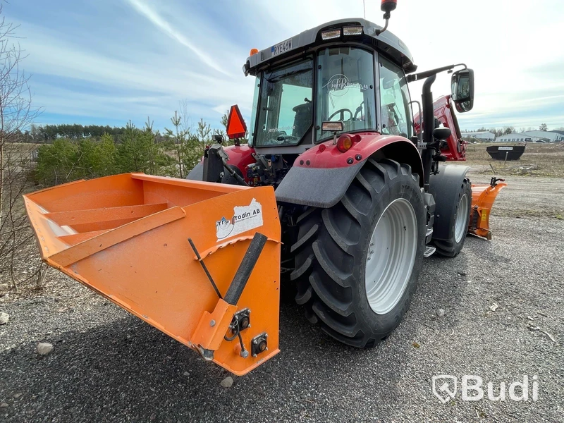 Traktor Massey Ferguson -2023 | Mf 5s.125 | Vikplog & Sandspridare