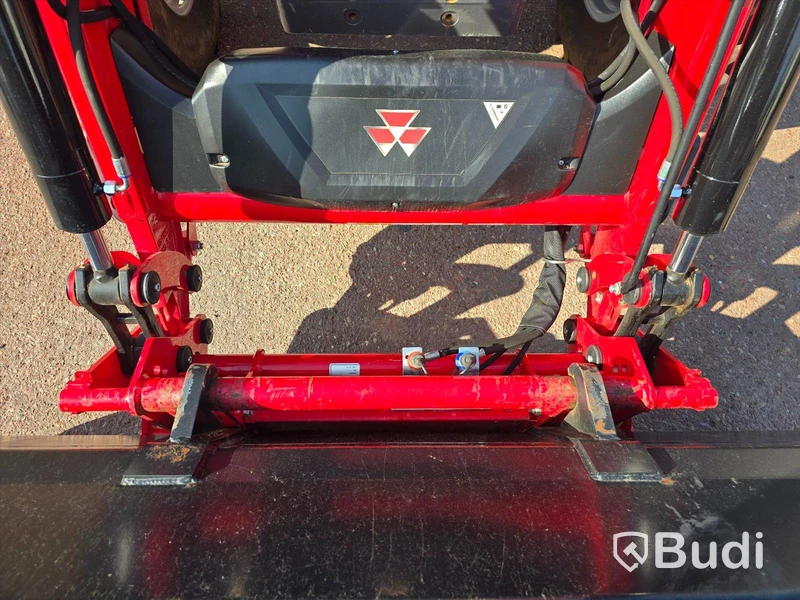 Massey Ferguson MF4708M | 2023 | 140 timmar