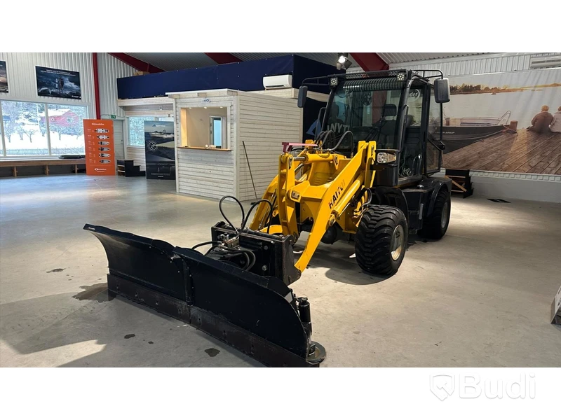 Wheel loader HAITU ZL918D with folding plow, bucket, lifting boom, forks, lowered 50 mm tow ball