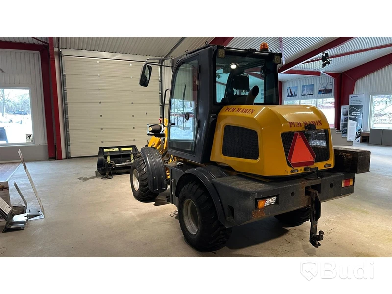 Wheel loader HAITU ZL918D with folding plow, bucket, lifting boom, forks, lowered 50 mm tow ball