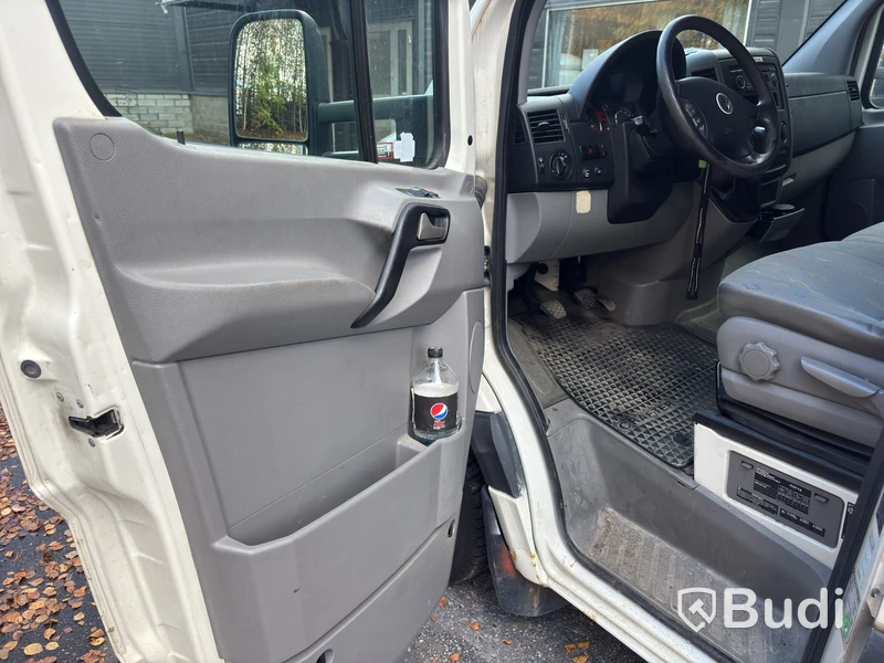 Transportbil Volkswagen Crafter, skåpbil, bakgavellyft