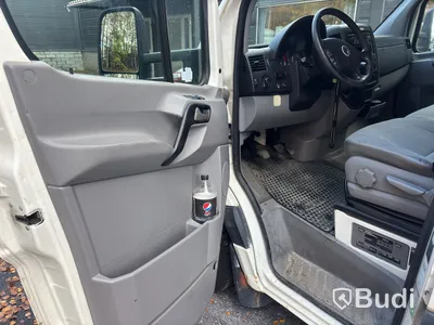 Transportbil Volkswagen Crafter, skåpbil, bakgavellyft
