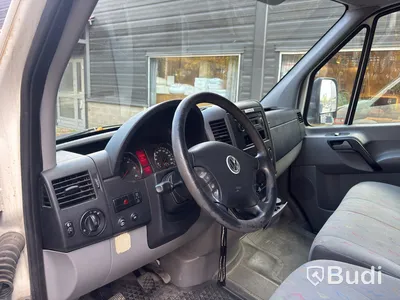 Transportbil Volkswagen Crafter, skåpbil, bakgavellyft