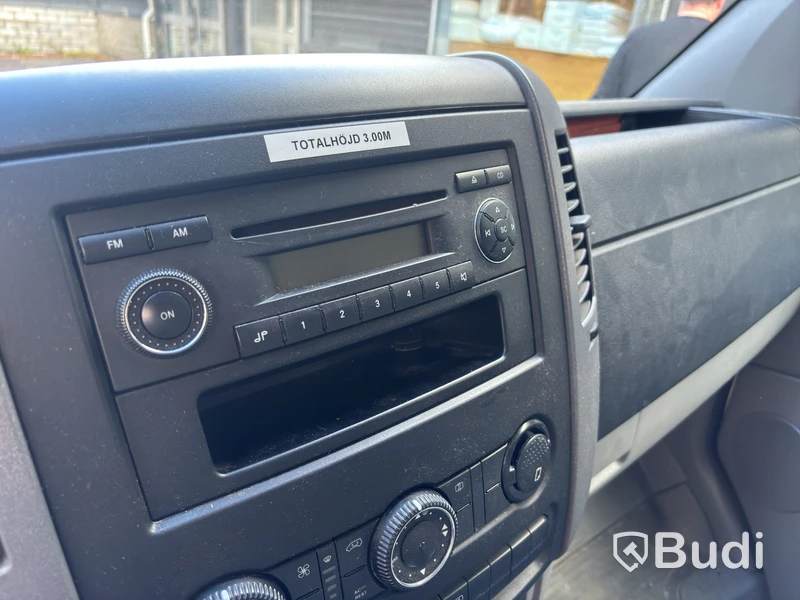 Transportbil Volkswagen Crafter, skåpbil, bakgavellyft