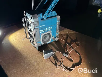 Makita DMR108 radio