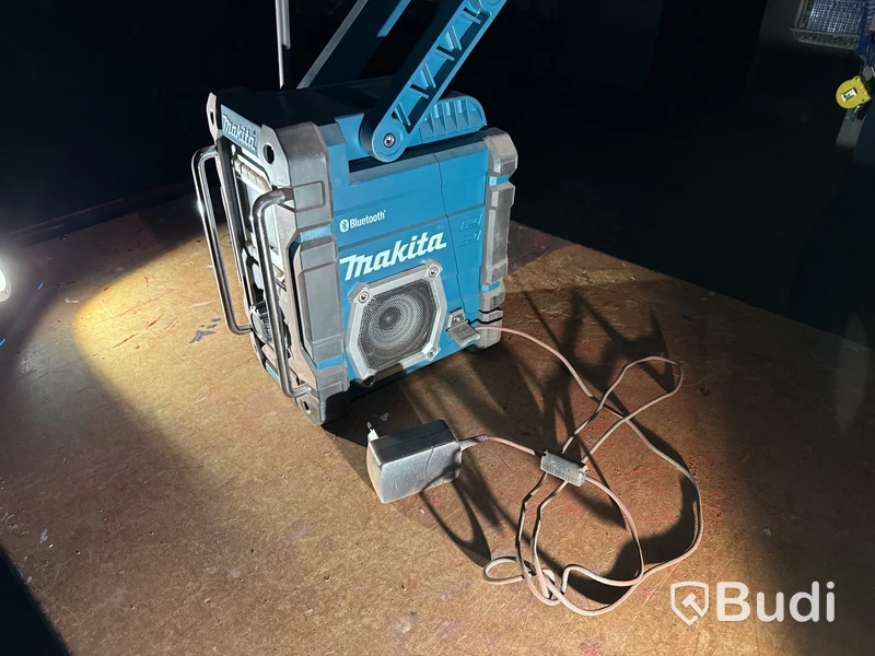 Makita DMR108 radio