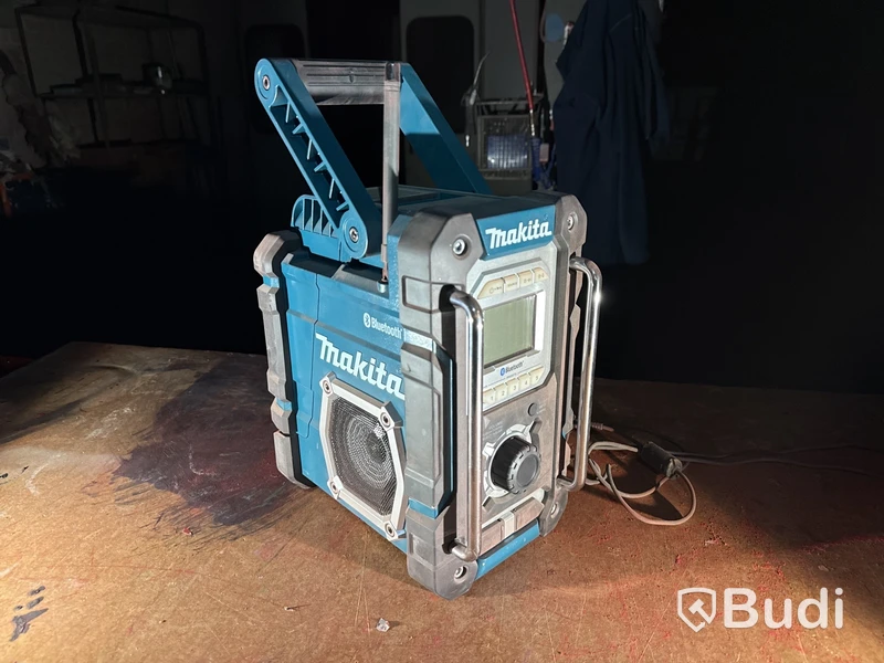 Makita DMR108 radio