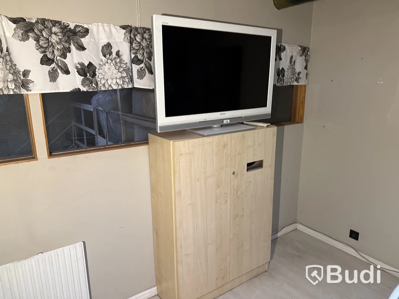 Matbord, stolar, tv m.m.