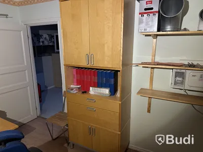 Kontorsmöbler, AC, datorskärm m.m.