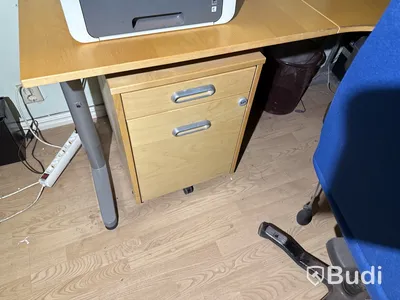 Kontorsmöbler, AC, datorskärm m.m.