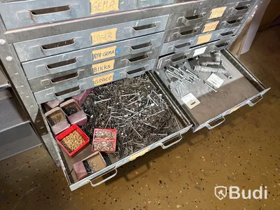 Lådhurts av plåt med innehåll. (32st lådor)
