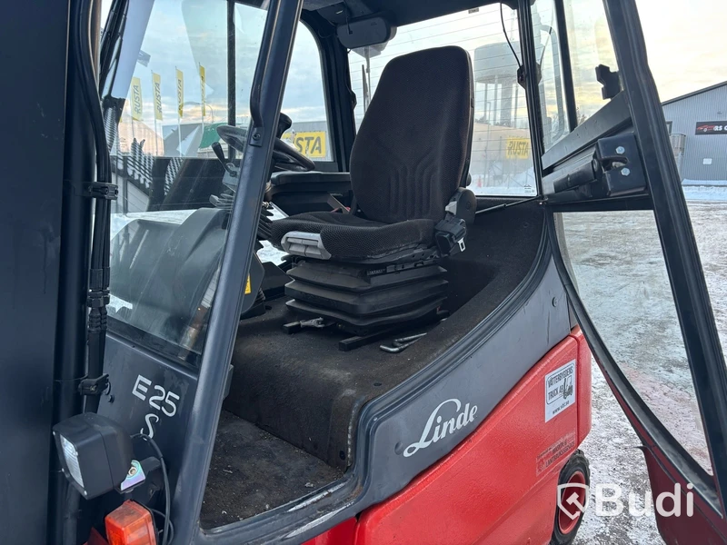 Gaffeltruck Linde  E25S 2011 med långgafflar