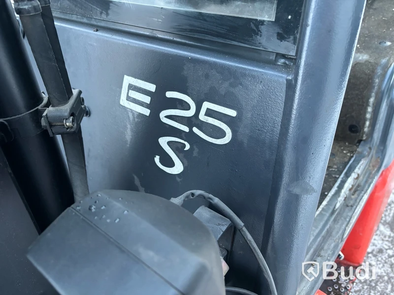 Gaffeltruck Linde  E25S 2011 med långgafflar