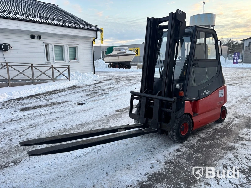 Gaffeltruck Linde  E25S 2011 med långgafflar