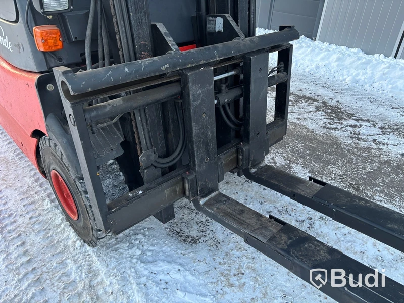 Gaffeltruck Linde  E25S 2011 med långgafflar