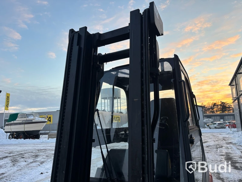 Gaffeltruck Linde  E25S 2011 med långgafflar