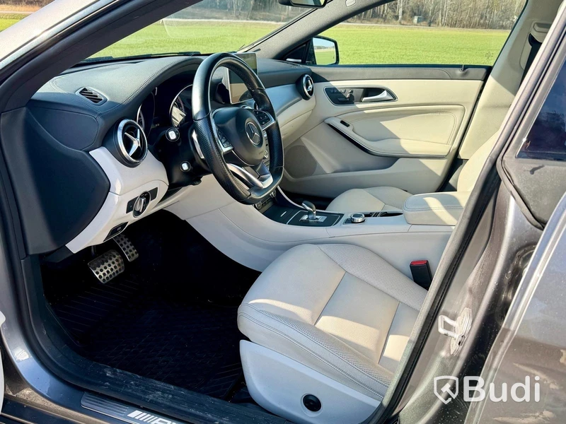 Mercedes-Benz CLA 45 AMG 4MATIC -2015 | 10 300 mil