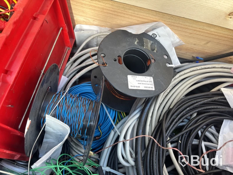 Pall med diverse labb-kabel , termoelement med mera