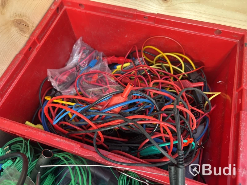 Pall med diverse labb-kabel , termoelement med mera