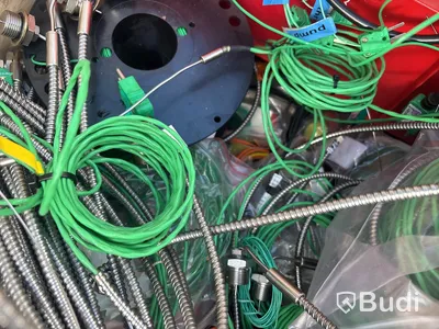 Pall med diverse labb-kabel , termoelement med mera