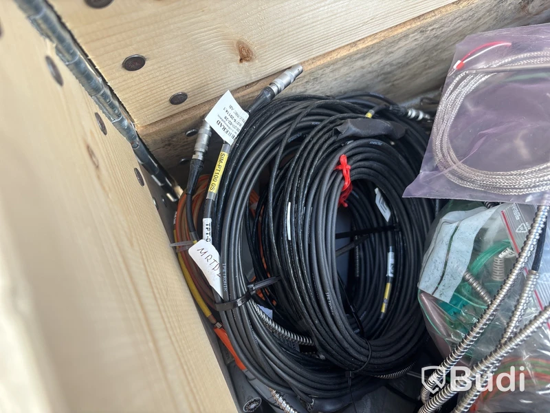 Pall med diverse labb-kabel , termoelement med mera