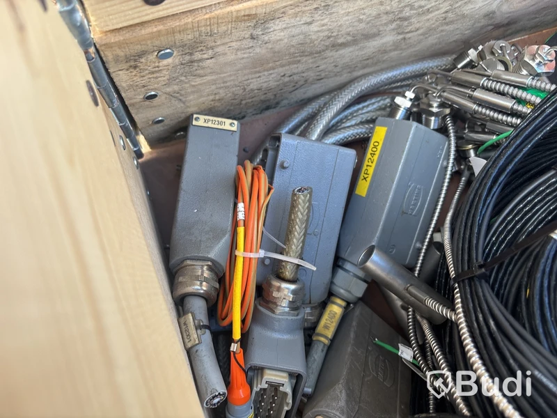 Pall med diverse labb-kabel , termoelement med mera