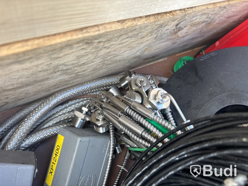 Pall med diverse labb-kabel , termoelement med mera