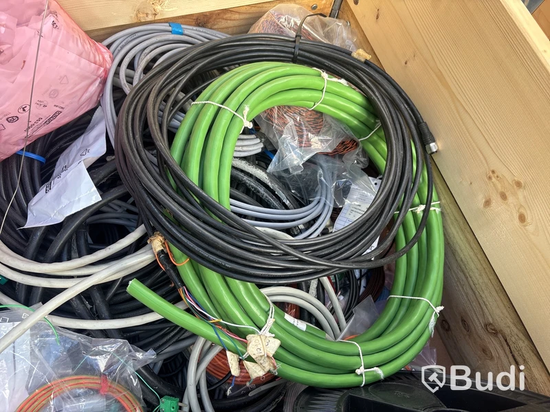 Pall med diverse labb-kabel , termoelement med mera