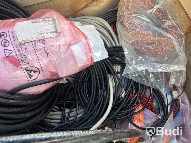 Pall med diverse labb-kabel , termoelement med mera