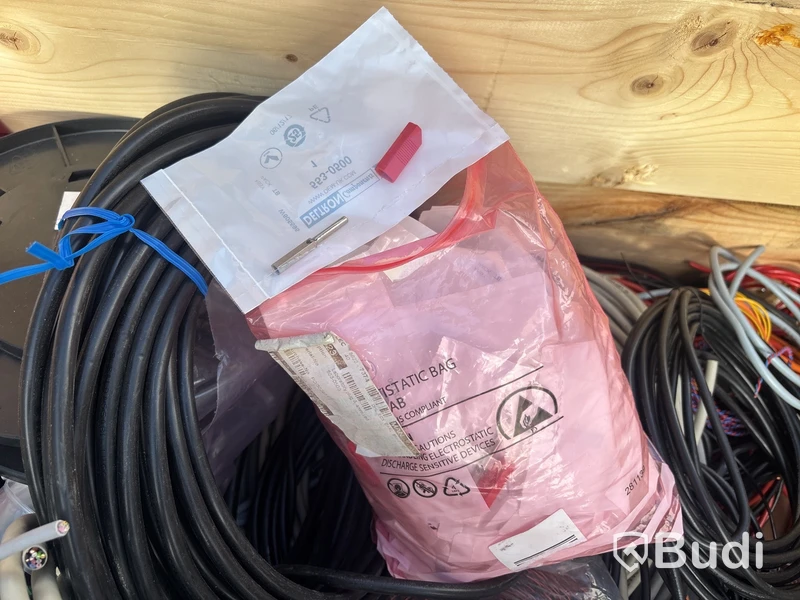 Pall med diverse labb-kabel , termoelement med mera