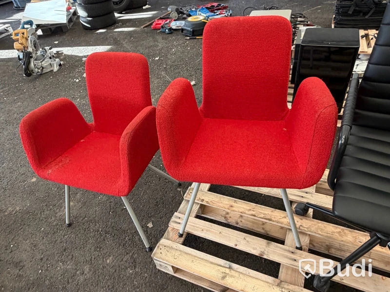 Skrivbordsstol samt 2 st besöksstolar