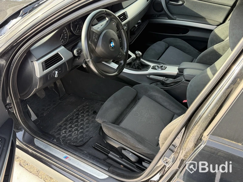 BMW 320i Touring Manuell, 170hk - 2010 - reparations/ reservdelsobjekt