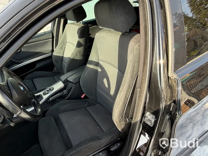 BMW 320i Touring Manuell, 170hk - 2010 - reparations/ reservdelsobjekt